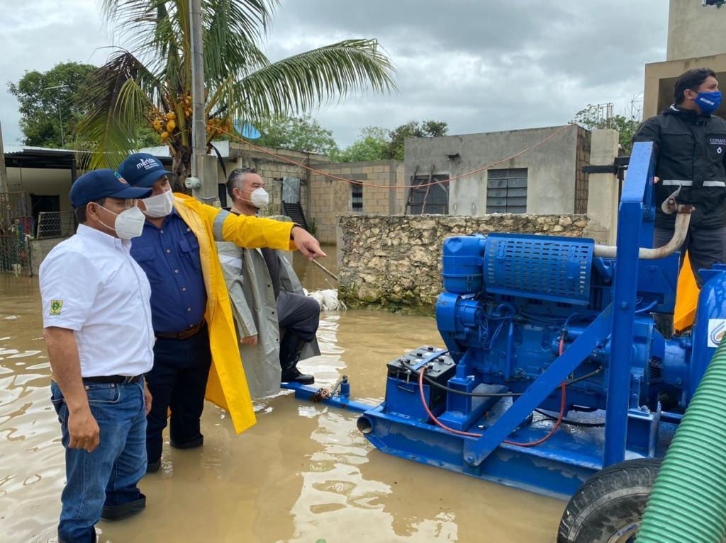 Renan Barrera recorrió zonas afectadas por recientes lluvias
